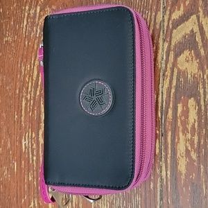 Black and pink Tek Gear clutch